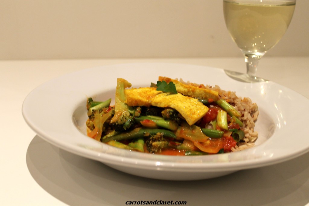 Thai Ruĝa Curry kun Brokolo kaj Tofu